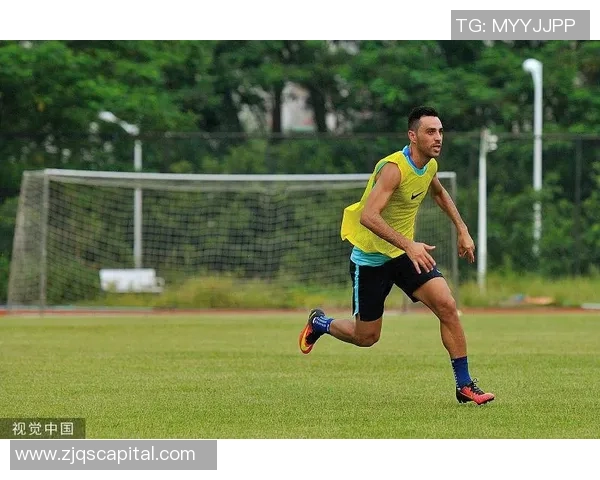 武汉足球队以56分领跑大师赛积分榜展现强劲实力